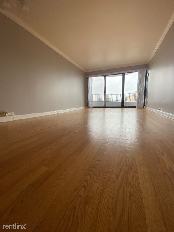 2020 N Lincoln Park West 16c - Photo 0