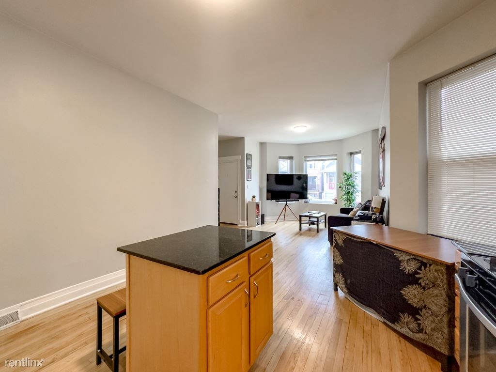 2531 W Medill, Unit 4 - Photo 3