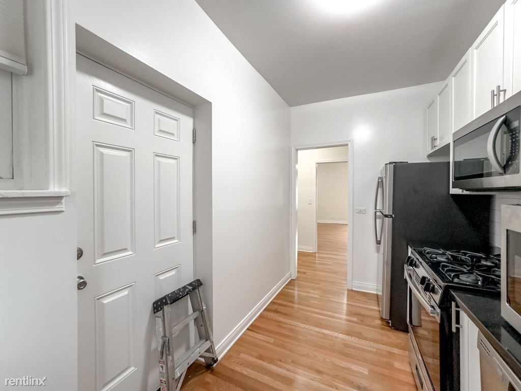 1151 W. Lunt, Unit 7 - Photo 4