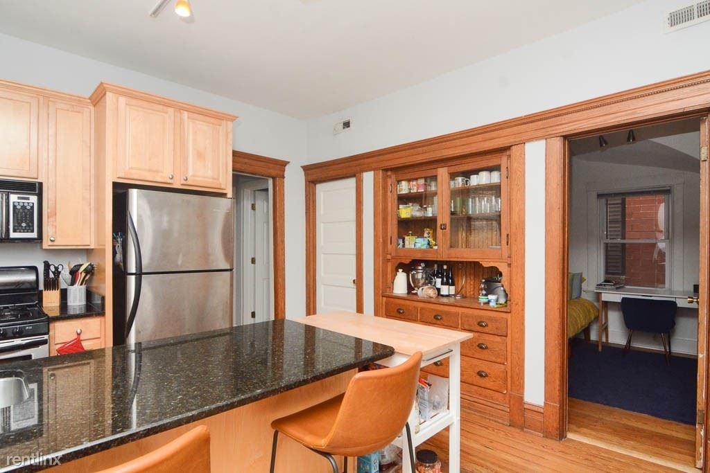 1741 W. Melrose, Unit C1-bf - Photo 2