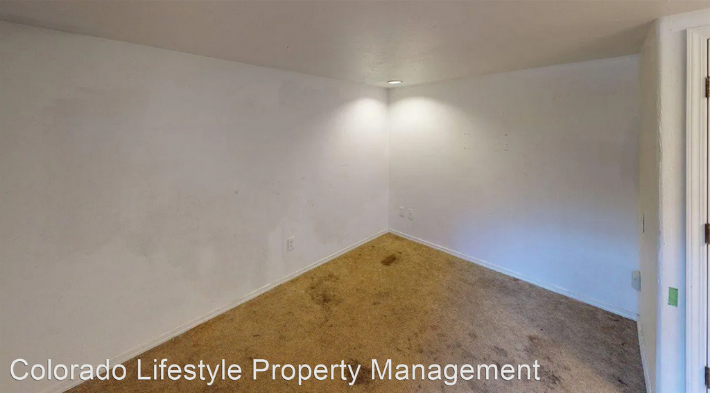 152 E 19th Street - Photo 2