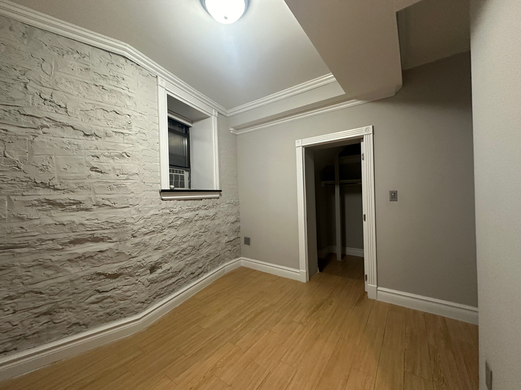 326 East 35th Street - Photo 5