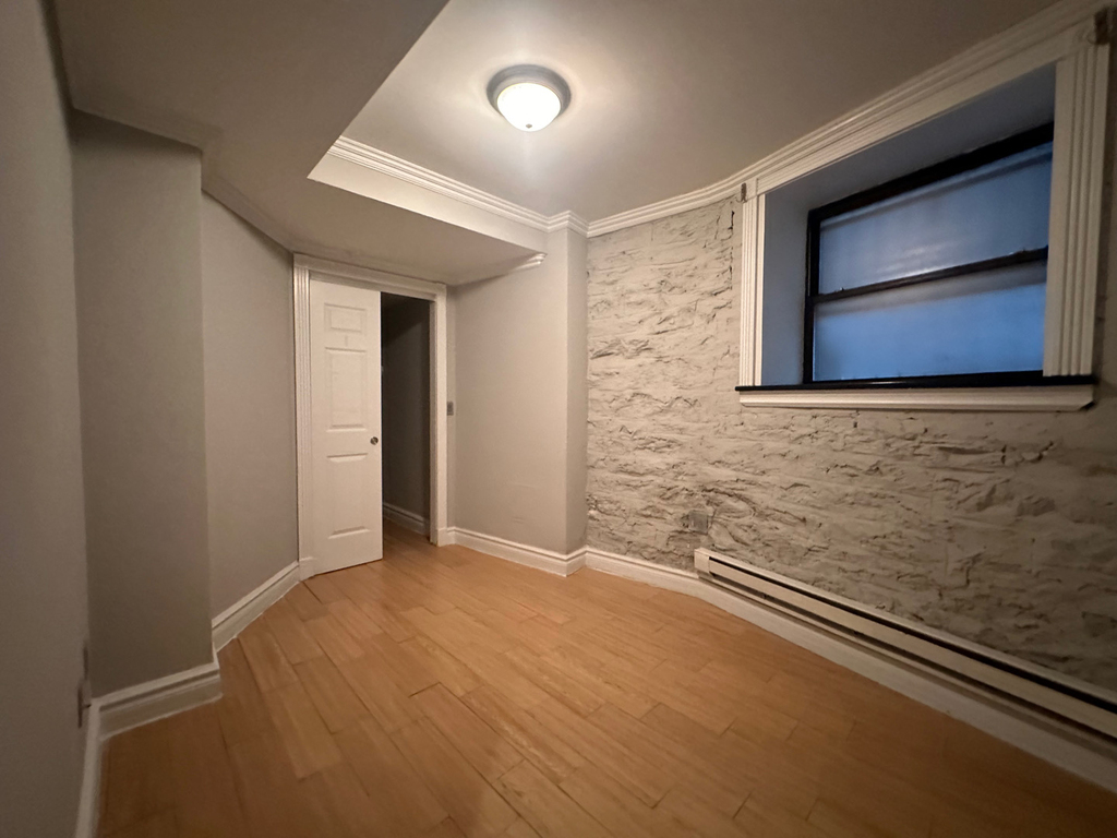 326 East 35th Street - Photo 8