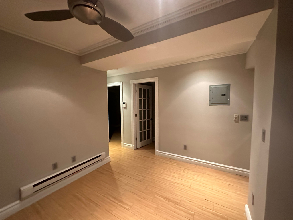 326 East 35th Street - Photo 12