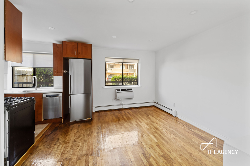 471 18th Street - Photo 1