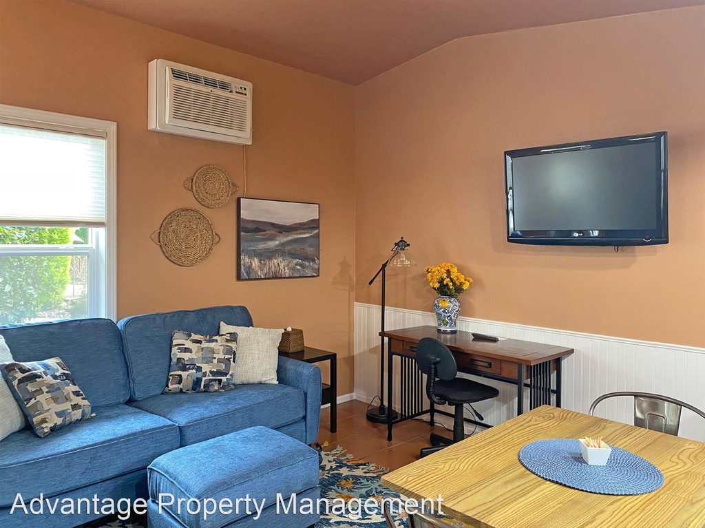 1720 Sw Brooklane Drive Unit B - Photo 1