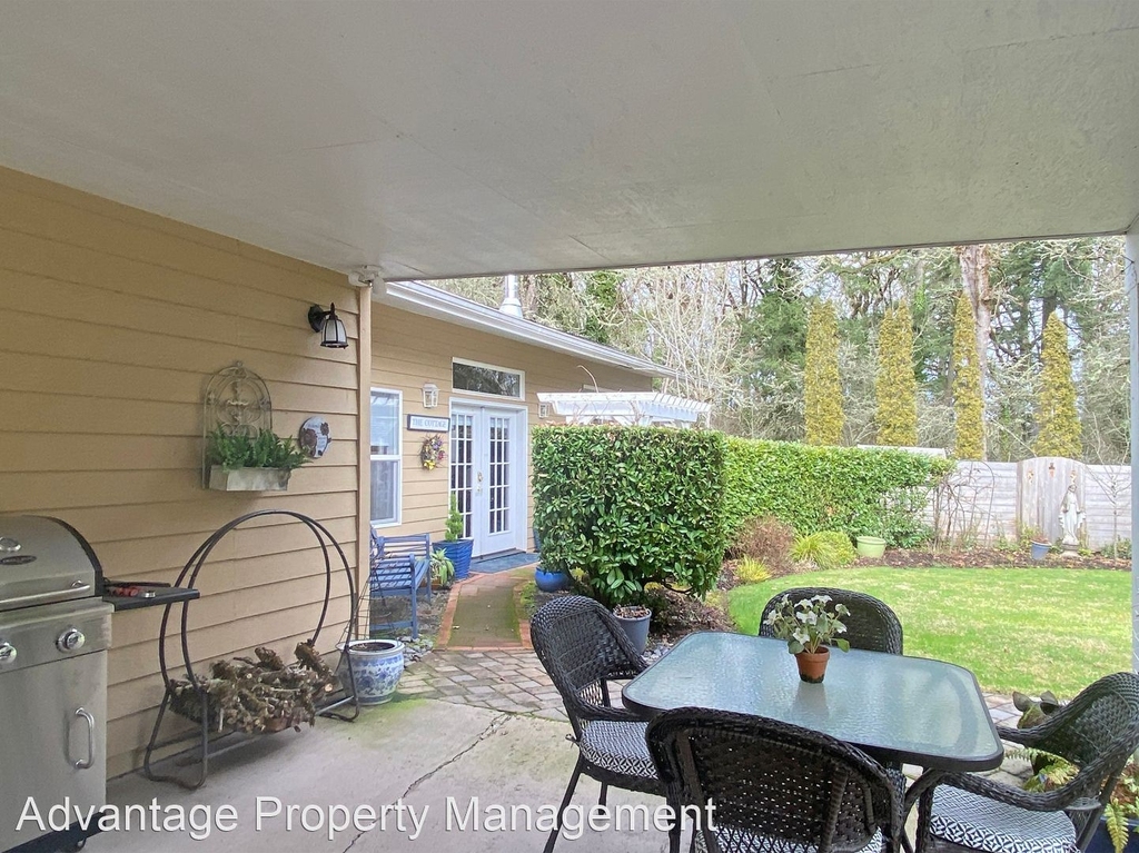 1720 Sw Brooklane Drive Unit B - Photo 12