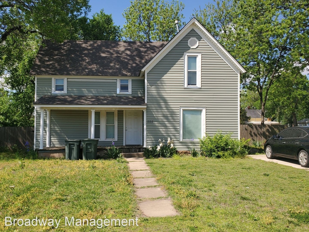 225 E. Edwards St - Photo 0