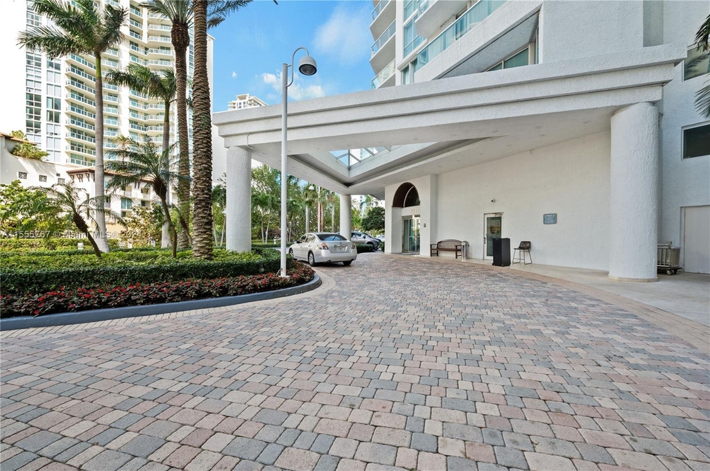 16400 Collins Ave - Photo 2