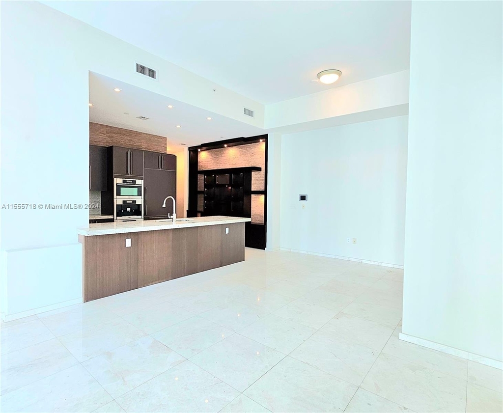 900 Brickell Key Blvd - Photo 14