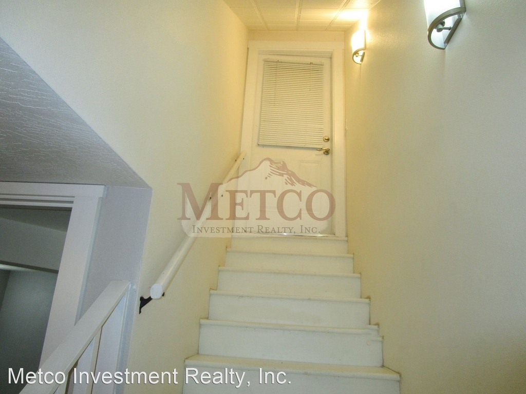 774 W 11th Ave - Photo 1