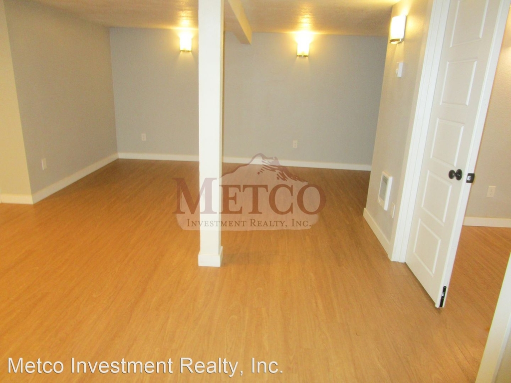 774 W 11th Ave - Photo 2