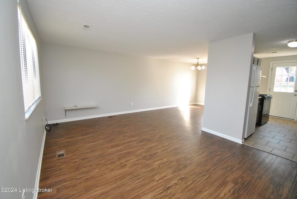 11604 Deham Dr - Photo 2