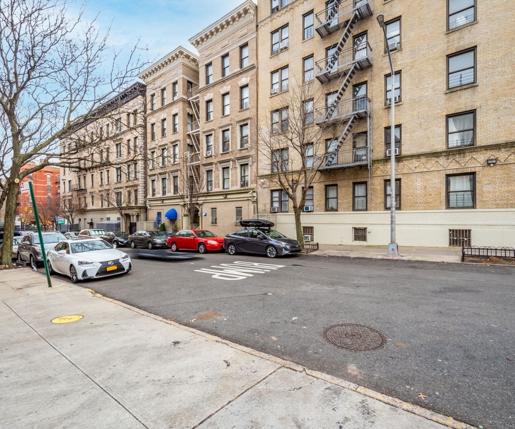 West 105th Street - Photo 15