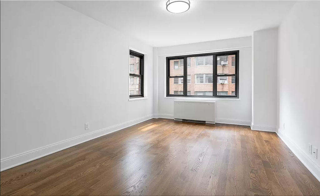 401 East 88th Street - Photo 2