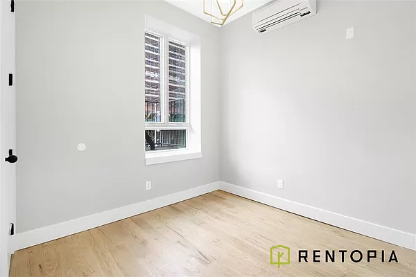 725 Metropolitan Avenue - Photo 3