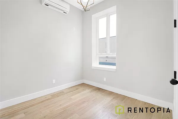 725 Metropolitan Avenue - Photo 2