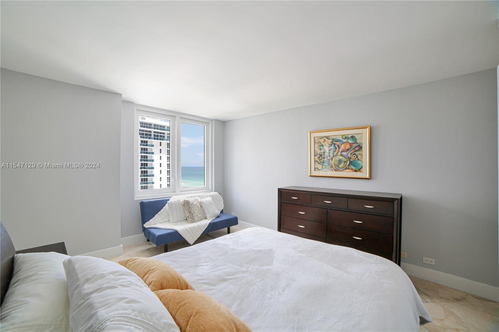 2301 Collins Ave - Photo 7