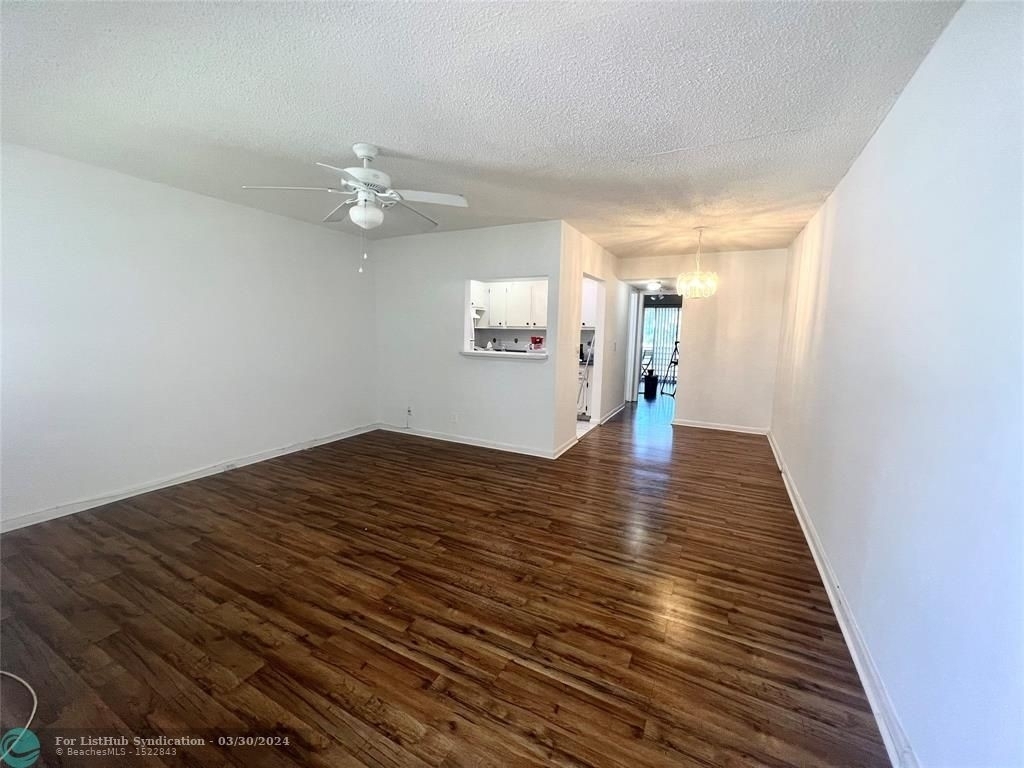 330 Farnham P - Photo 2