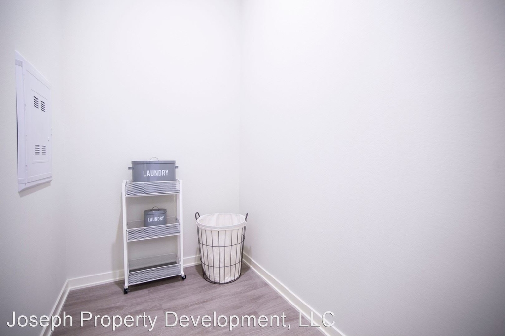 5204 S. 76th Street - Photo 6