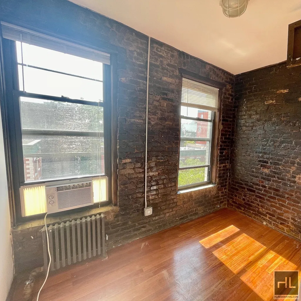 647 East 11th Street - Photo 4