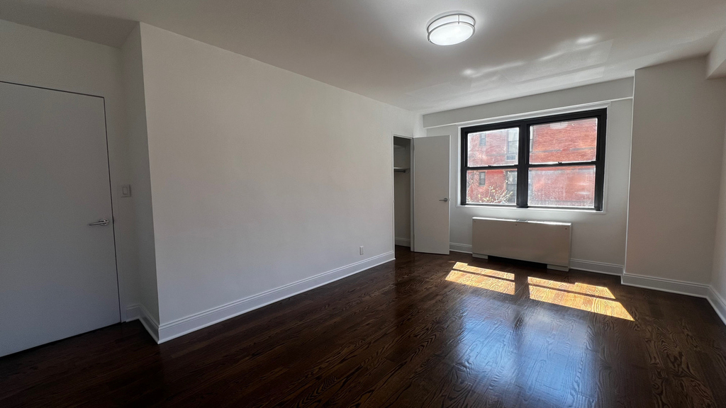 401 East 88th Street - Photo 4