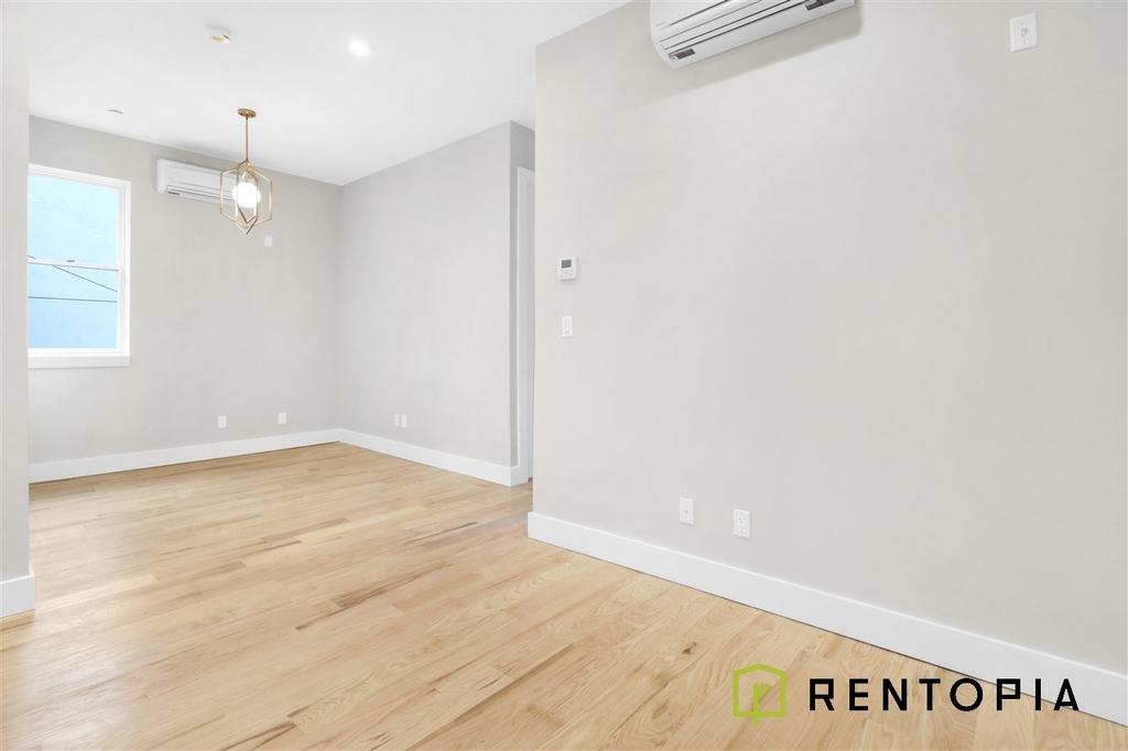 725 Metropolitan Avenue - Photo 1