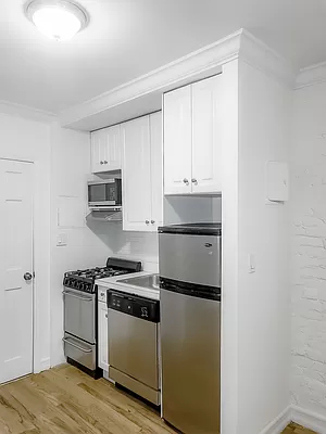 326 East 58th Street - Photo 5