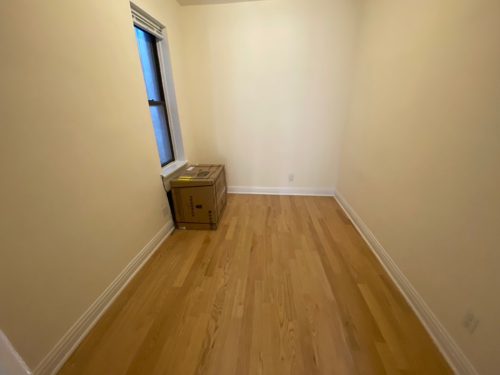 East 84th Street - Photo 6