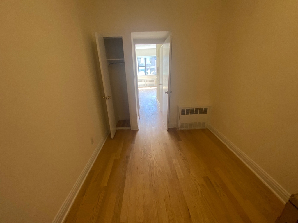 East 84th Street - Photo 7