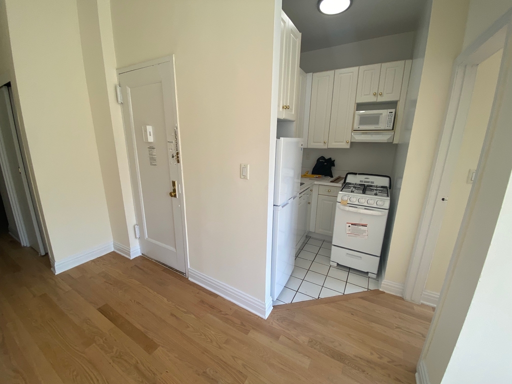 East 84th Street - Photo 3