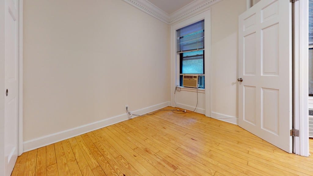 East 58th Street - Photo 11