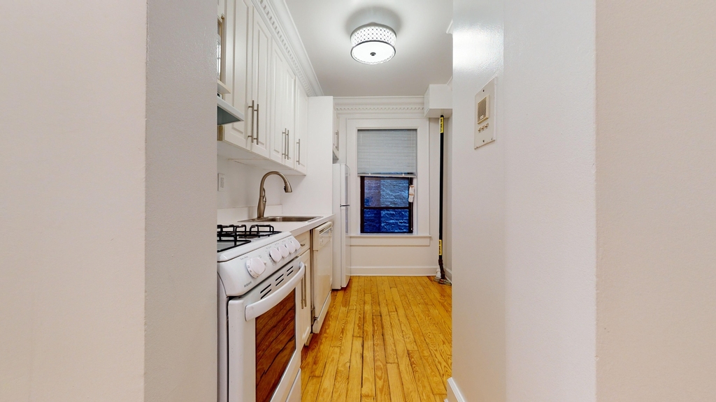 East 58th Street - Photo 2