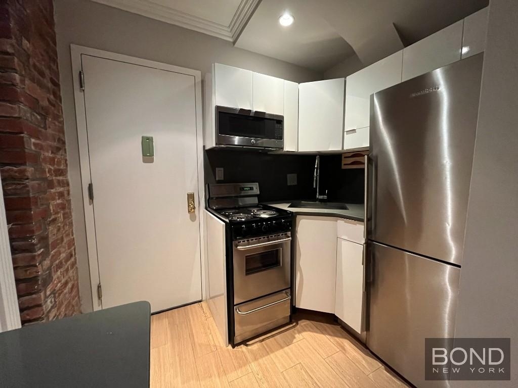 326 East 35th Street - Photo 1