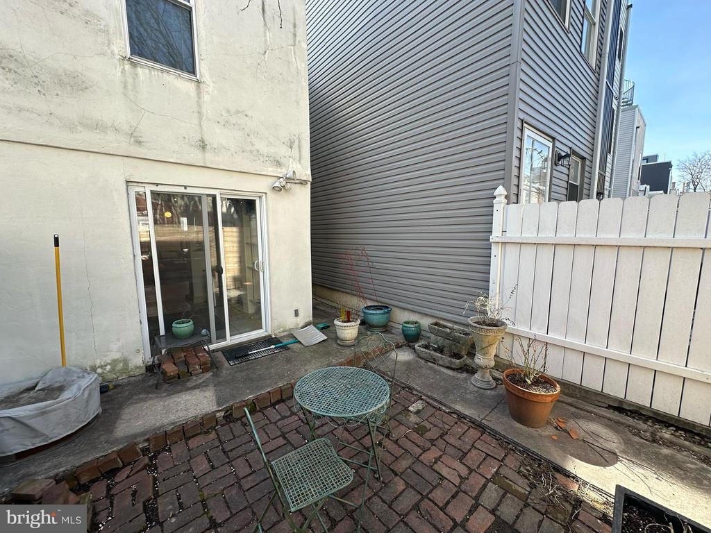 2211 Montrose St - Photo 18