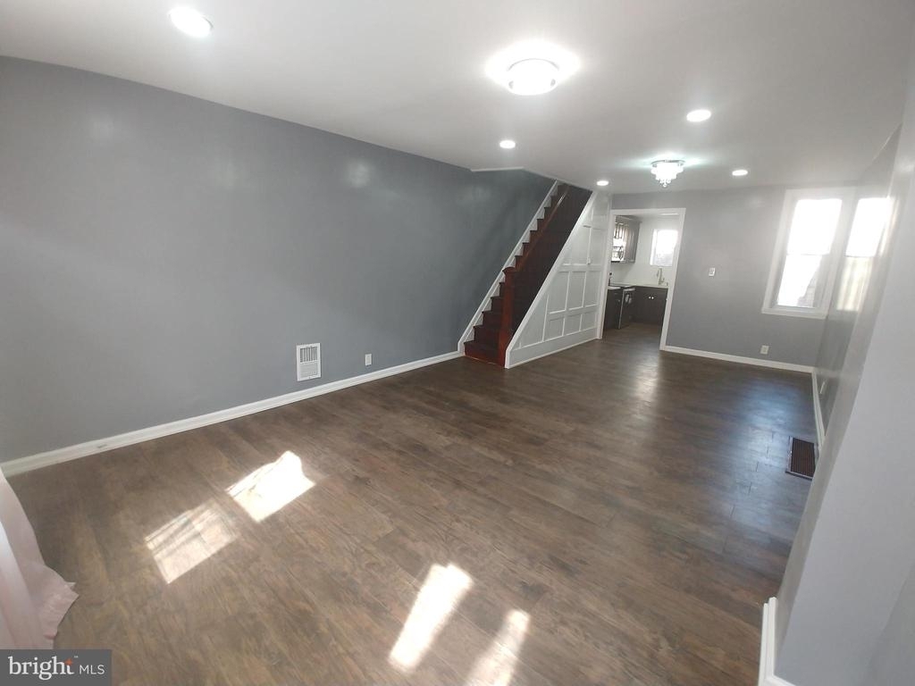 535 Sigel St - Photo 3