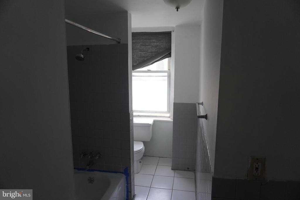 122 W Sharpnack St - Photo 11