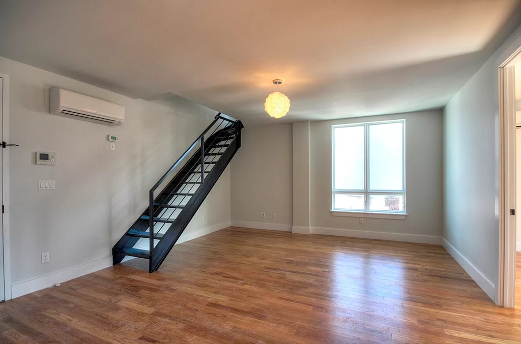 852 Metropolitan Avenue - Photo 2