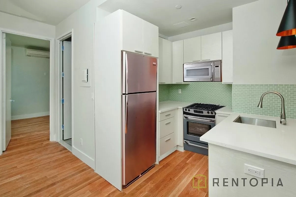 1433 Dekalb Avenue - Photo 1