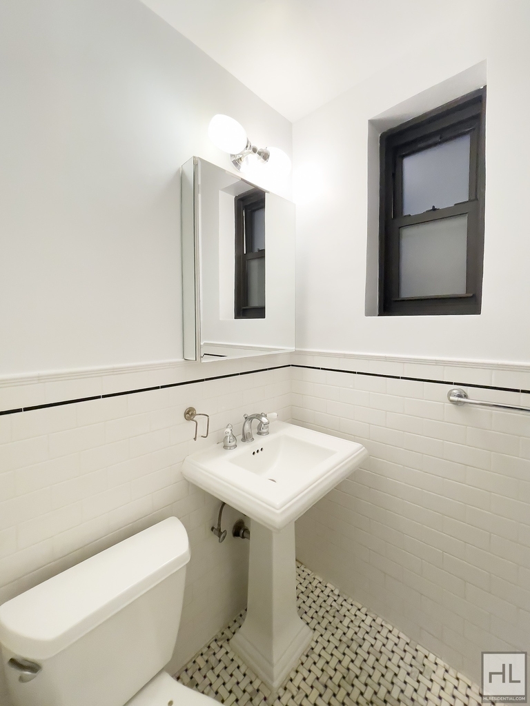 East 67 Street - Photo 6