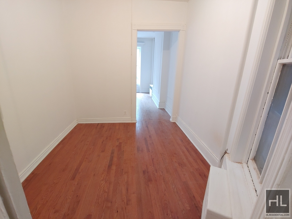 323a East 89th Street - Photo 5