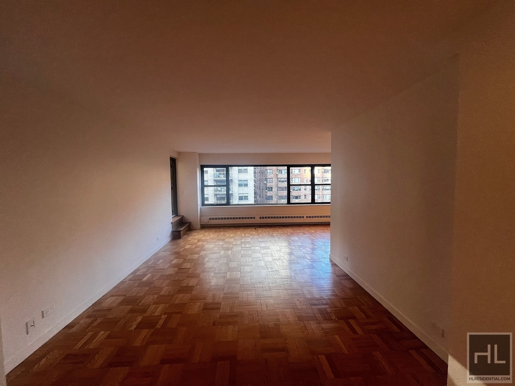 East 55 Street - Photo 13