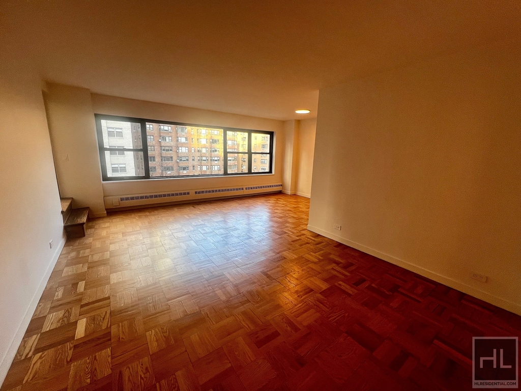 East 55 Street - Photo 14