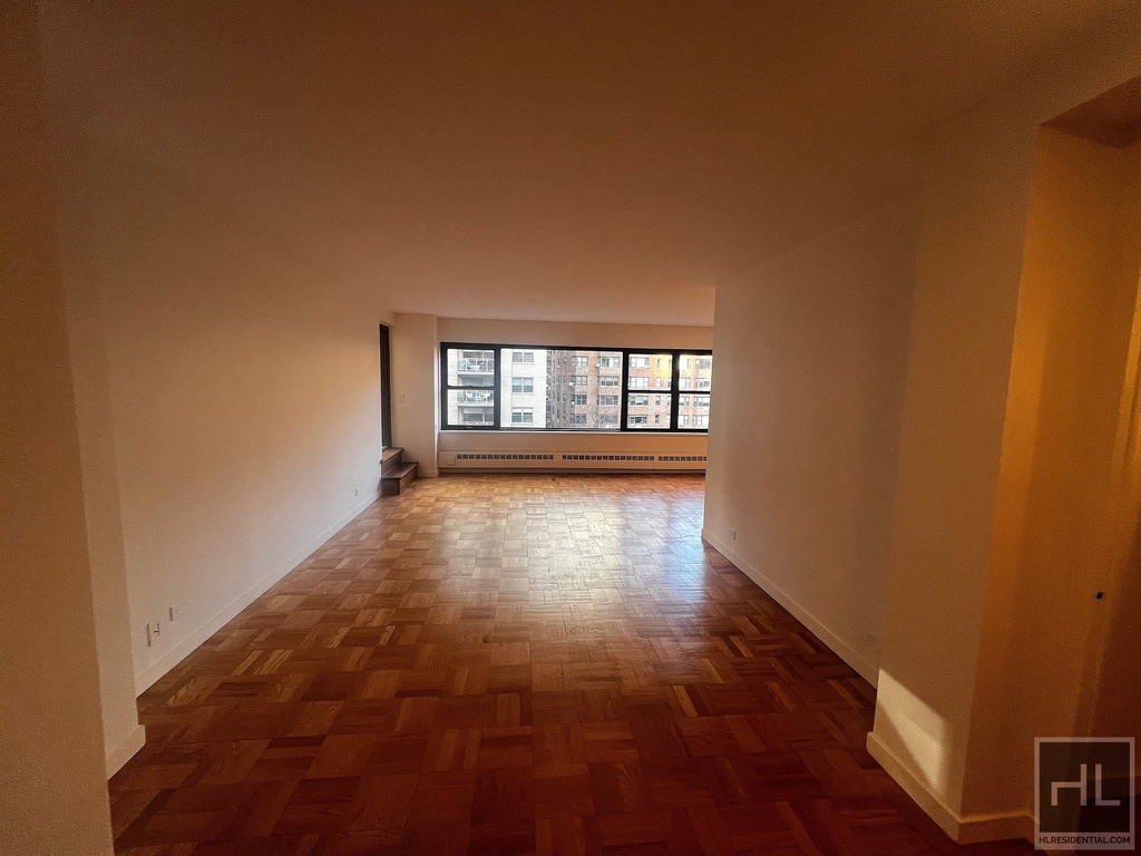 East 55 Street - Photo 12