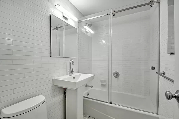 226 East 25th Street - Photo 6