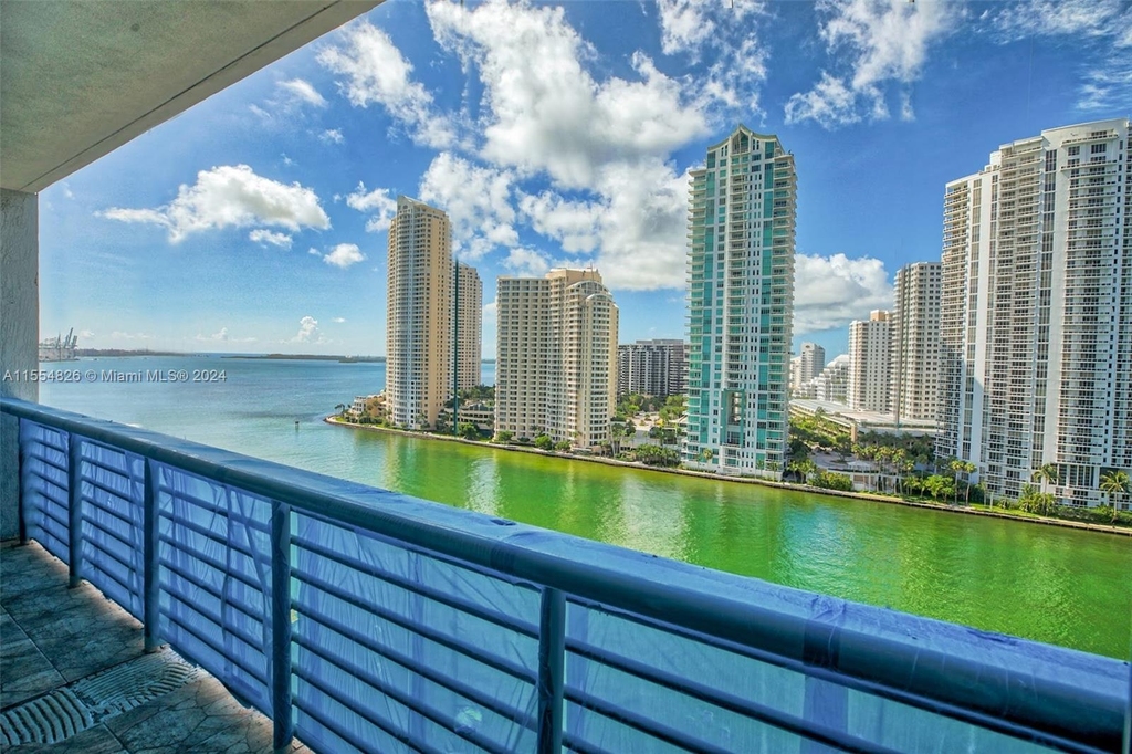 325 S Biscayne Blvd - Photo 0