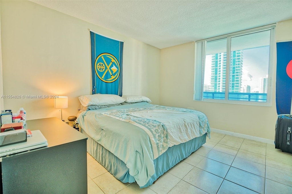 325 S Biscayne Blvd - Photo 3