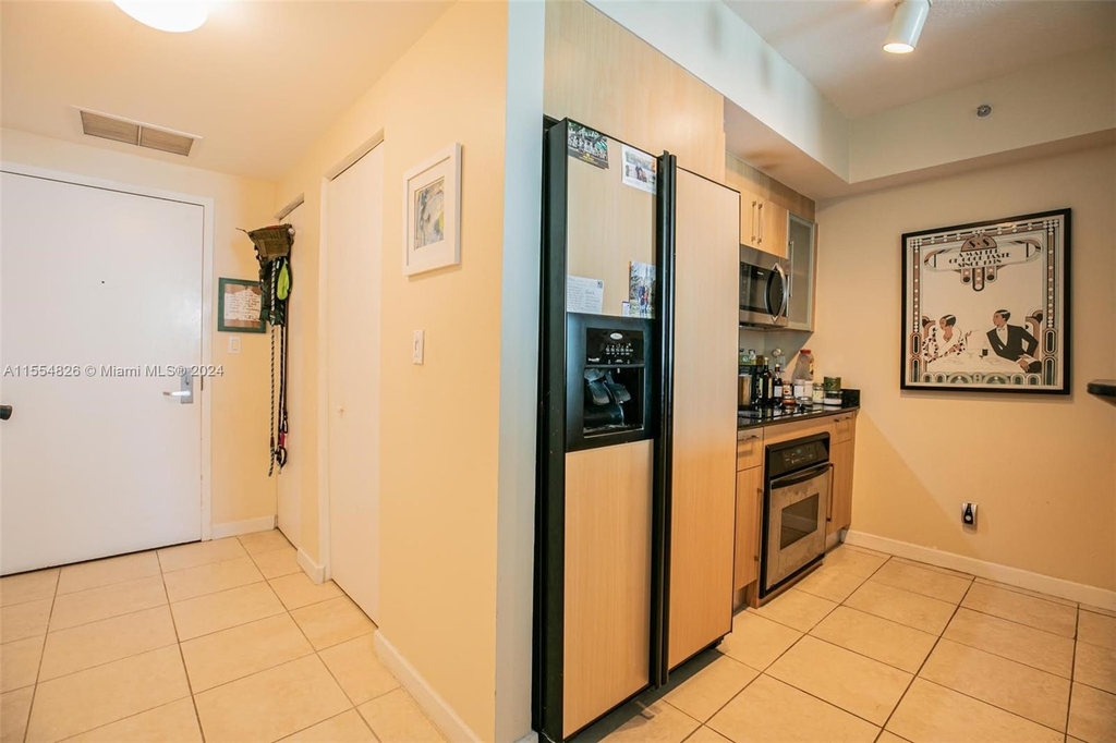 325 S Biscayne Blvd - Photo 10