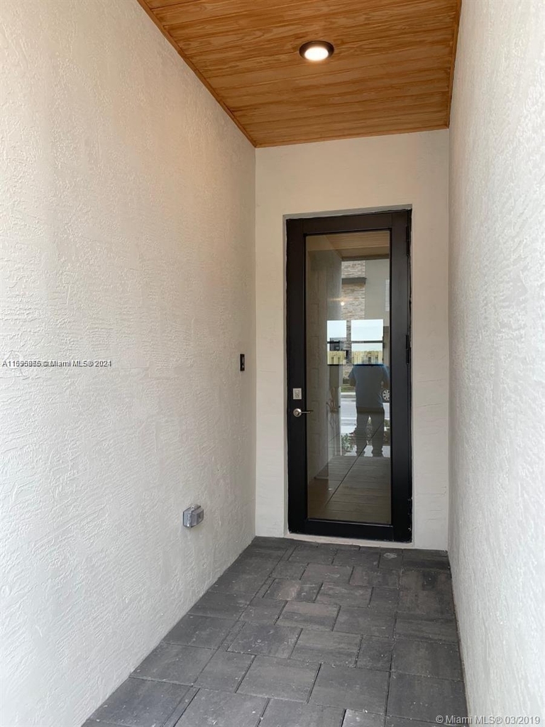 8143 Nw 105 Av - Photo 2