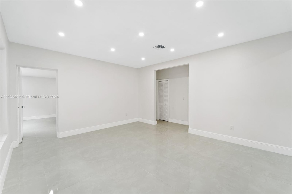 555 Sw 51st Ave - Photo 10